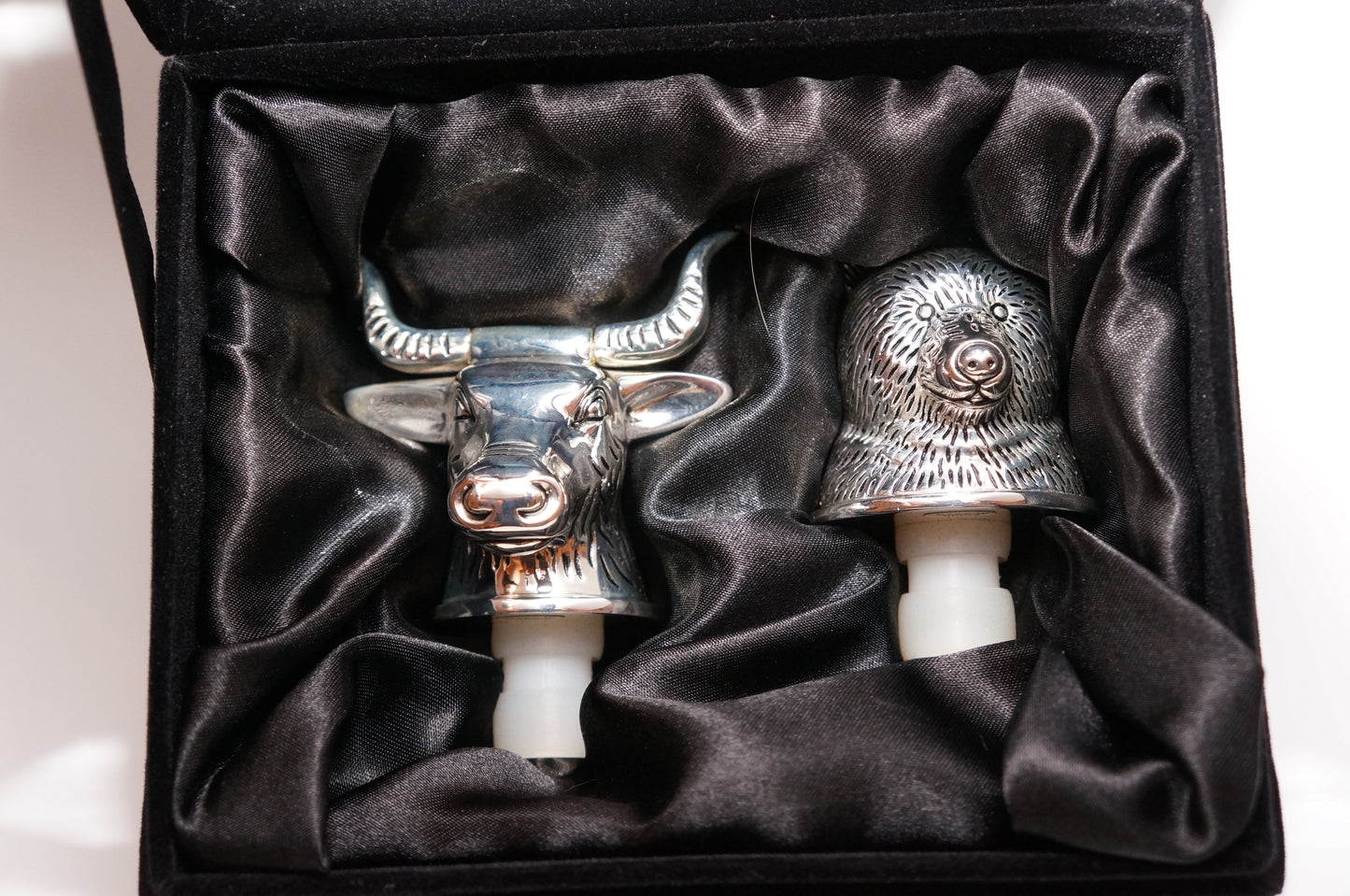 Whine bottle tops - Bull & Bear